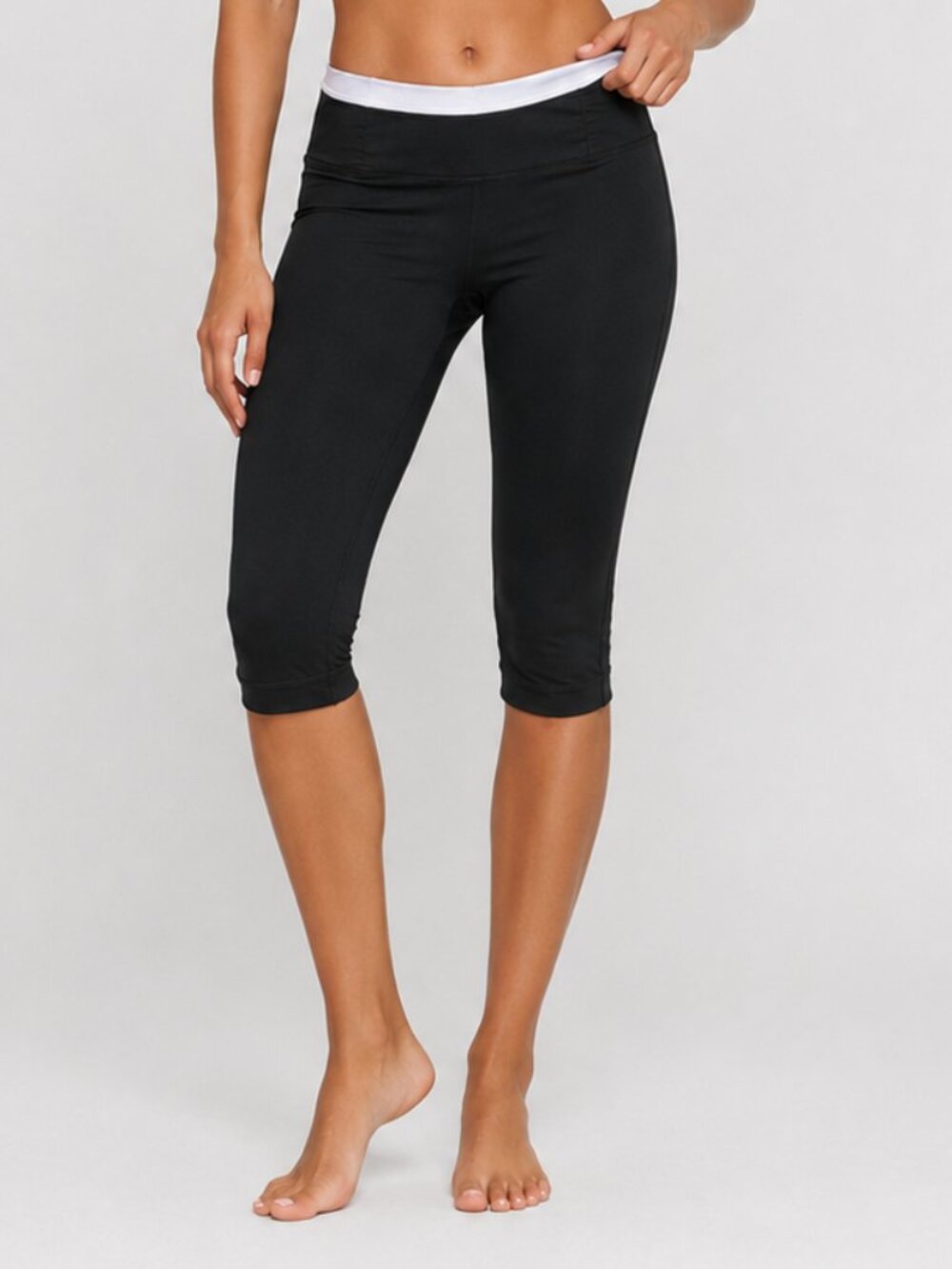 Women's Black Cropped Athletic Capri Leggings, S